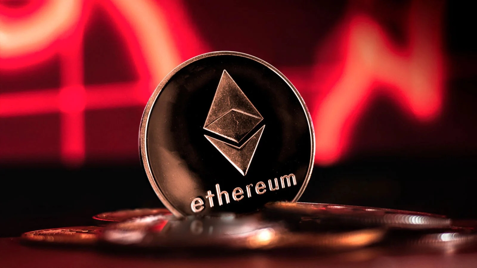 以太坊费用暴跌50%，市场担忧网络活动放缓，分析与前景展望